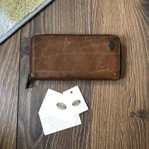 NWT Distressed Cognac Leather Fossil Zippy Wallet
